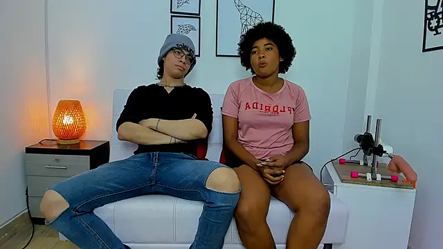 Snapshot of chiki_carm chatting on 04.08.26 chiki carm online show from 04.08.26