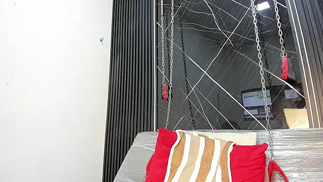 Megan Duskk online show from 04.18.26