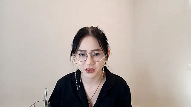 Snapshot of SolvedGlobe chatting on 04.23.26 SolvedGlobe online show from 04.23.26