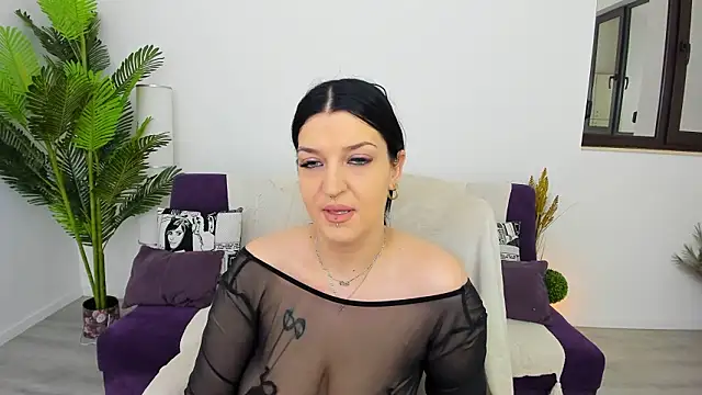 Snapshot of Karinna_Shine chatting on 03.04.26 Karinna Shine online show from 03.04.26