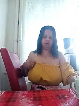 Snapshot of roxana_e43 chatting on 06.09.26 roxana e43 online show from 06.09.26