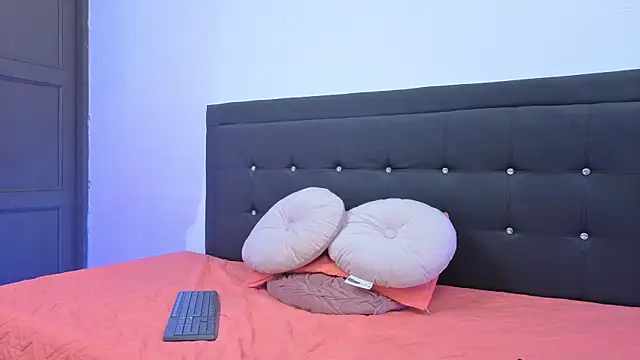 cute sofiii online show from 04.30.26