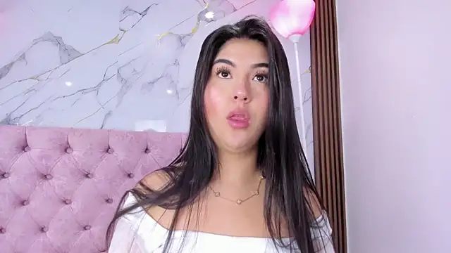 Snapshot of AbrilQuintana_ chatting on 05.27.26 AbrilQuintana online show from 05.27.26