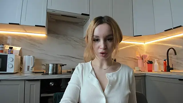 Snapshot of LinaKunilina chatting on 03.02.26 LinaKunilina online show from 03.02.26