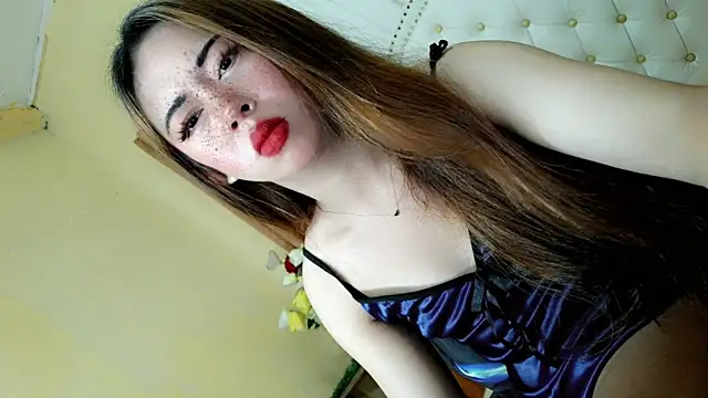 Snapshot of Seductive_sophie chatting on 05.03.26 Seductive sophie online show from 05.03.26