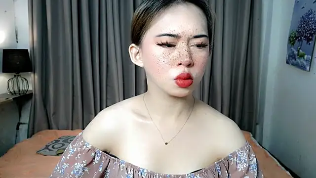 Snapshot of Seductive_sophie chatting on 05.25.26 Seductive sophie online show from 05.25.26