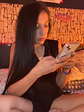 Snapshot of anamaria04 chatting on 05.17.26 anamaria04 online show from 05.17.26