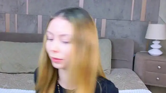 Snapshot of Tessa_Cross chatting on 03.04.26 Tessa Cross online show from 03.04.26