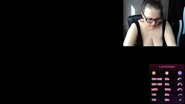 Snapshot of linafolie chatting on 04.28.26 linafolie online show from 04.28.26