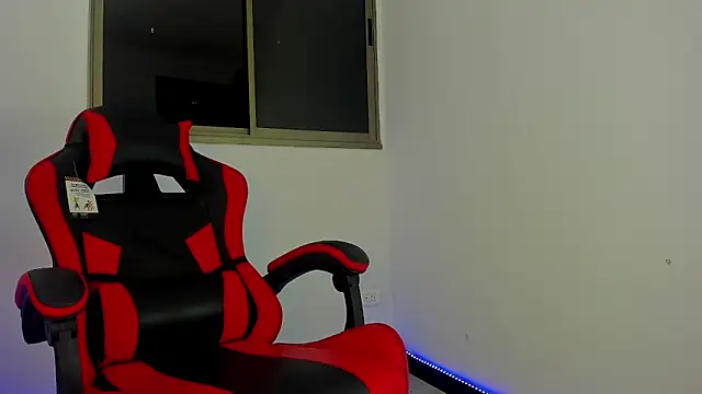 Snapshot of Mnell28 chatting on 03.04.26 Mnell28 online show from 03.04.26