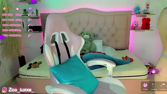 Snapshot of Zoe_Luxxe_ chatting on 05.23.26 Zoe Luxxe online show from 05.23.26