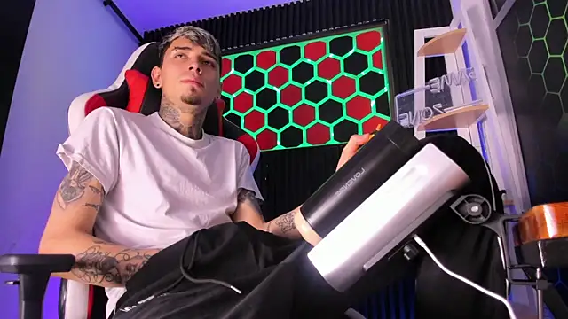 Max Hader  online show from 04.07.26