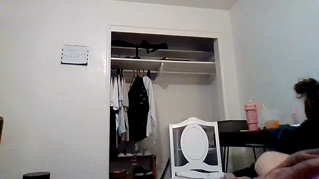 TallHungandCloudy69 online show from 04.17.26