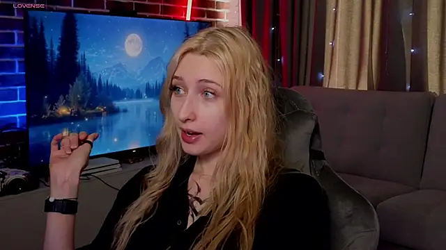 Snapshot of Emma_Willson chatting on 07.29.26 Emma Willson online show from 07.29.26