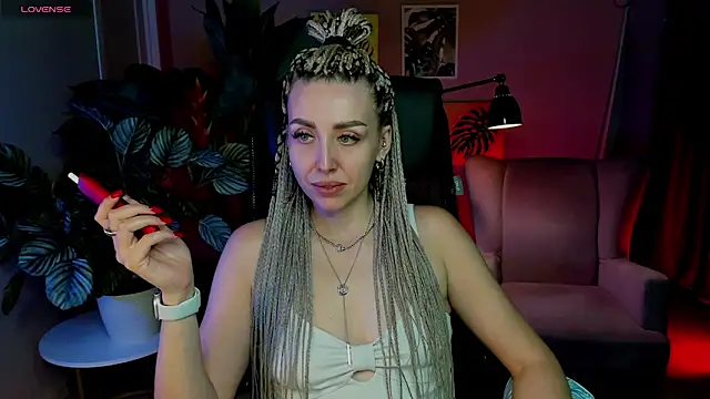 Snapshot of MonicaRiley chatting on 06.17.26 MonicaRiley online show from 06.17.26