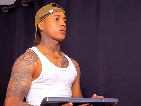 Snapshot of tyler_bell_ chatting on 03.04.26 tyler bell online show from 03.04.26