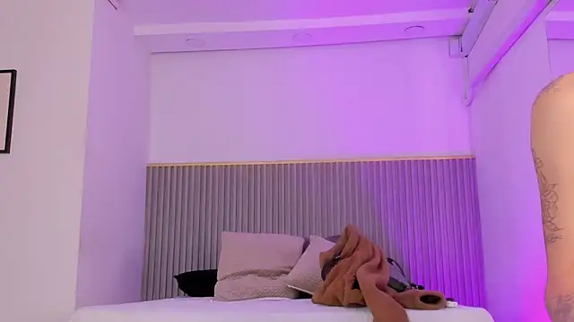 ashvalentine  online show from 04.17.26