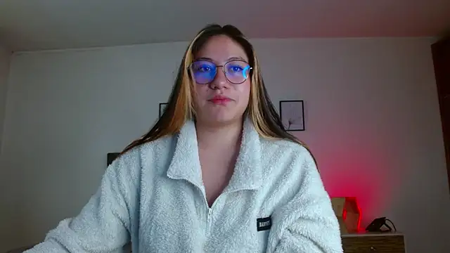Snapshot of samanthachop chatting on 06.19.26 samanthachop online show from 06.19.26