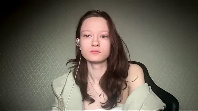 Snapshot of HousedMud chatting on 03.04.26 HousedMud online show from 03.04.26