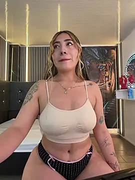 Snapshot of ManuelaVeeleez chatting on 03.03.26 ManuelaVeeleez online show from 03.03.26