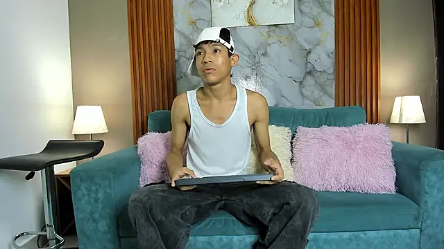 SKINNY BOYXXX online show from 03.05.26