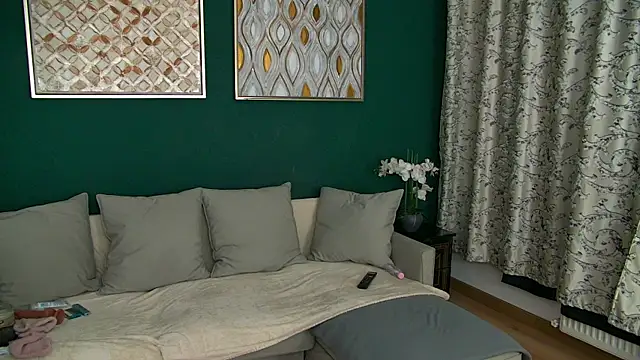 SkinnyNatty online show from 04.05.26