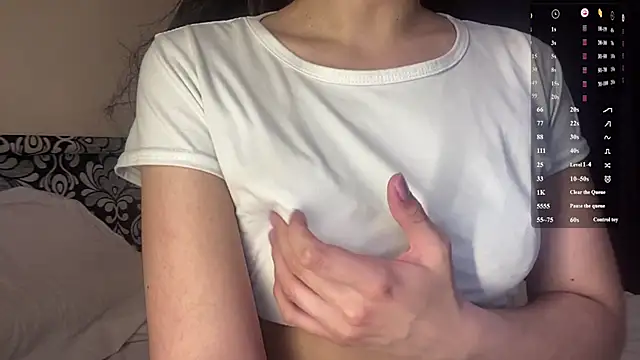 Snapshot of Selena_blom chatting on 06.18.26 Selena blom online show from 06.18.26