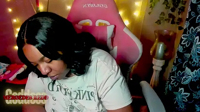 Snapshot of Goddess_MercedesRedd chatting on 05.23.26 Goddess MercedesRedd online show from 05.23.26