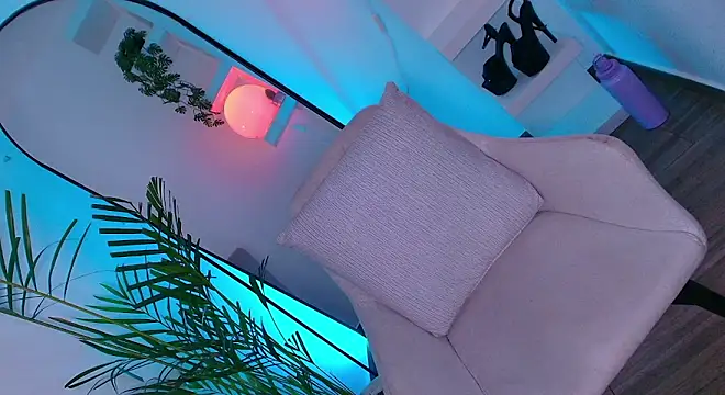 dalilathoms  online show from 03.18.26