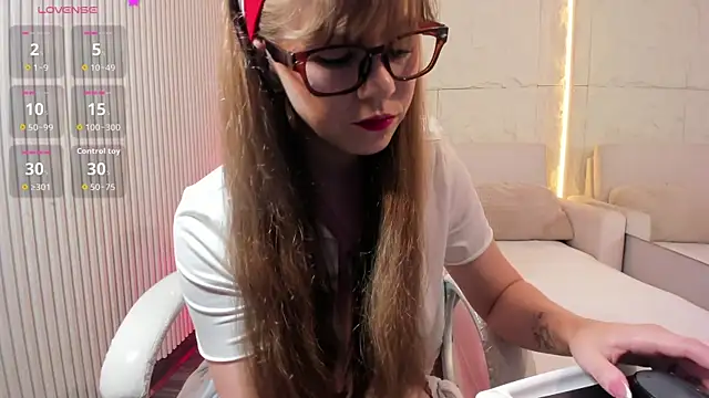 LailaCutee online show from 03.06.26