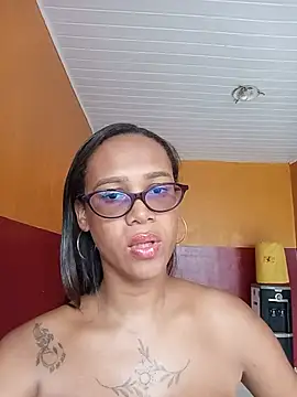 Snapshot of Sraveneno chatting on 07.18.26 Sraveneno online show from 07.18.26