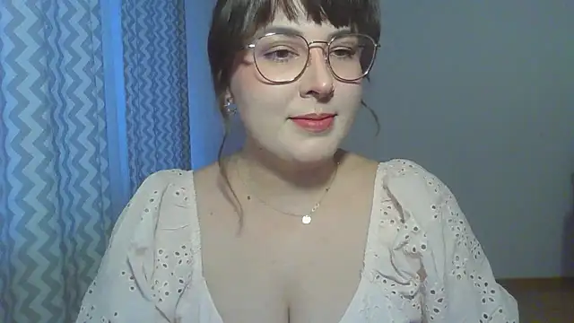 Snapshot of ClaraHard chatting on 06.10.26 ClaraHard online show from 06.10.26