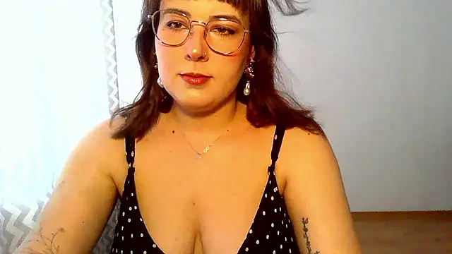Snapshot of ClaraHard chatting on 07.18.26 ClaraHard online show from 07.18.26