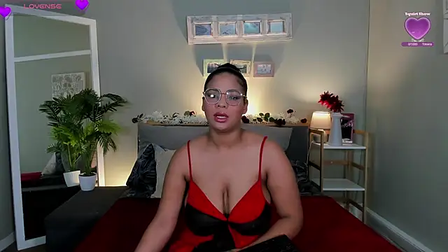 NaughtyTyra online show from 04.20.26