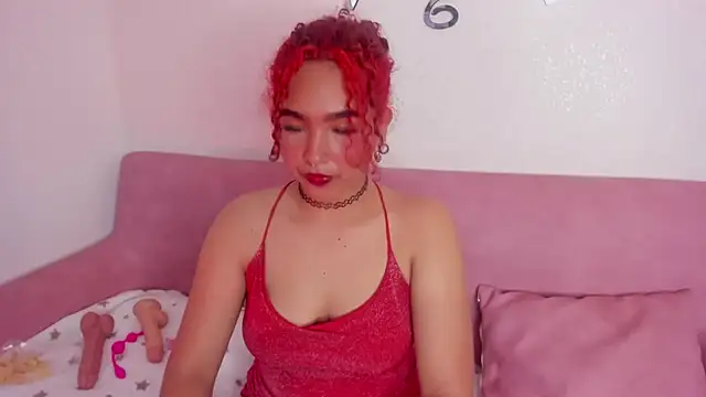 Snapshot of CoralineRed chatting on 06.01.26 CoralineRed online show from 06.01.26
