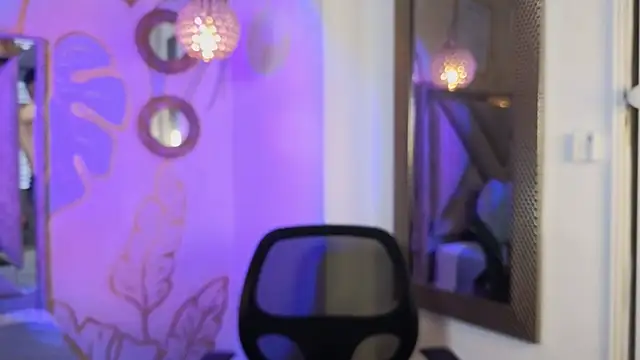 Tinocrow online show from 04.14.26