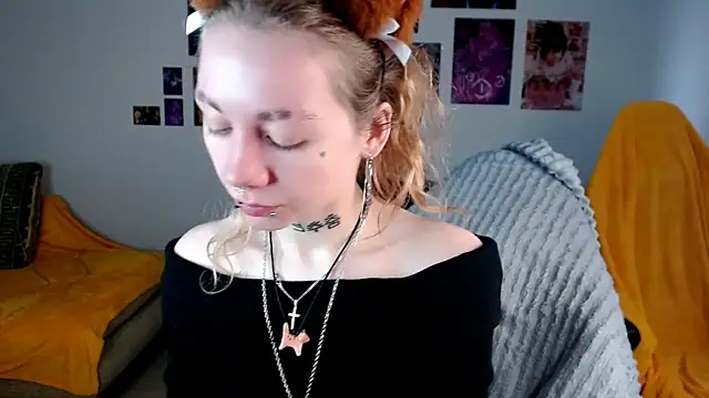 Nica Kawaii online show from 04.15.26