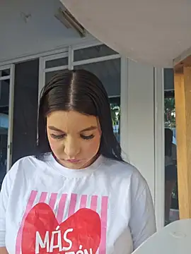 Pretty Julieta online show from 04.13.26