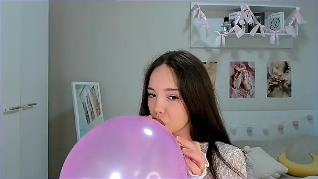 Snapshot of Milly_Lane chatting on 03.28.26 Milly Lane online show from 03.28.26