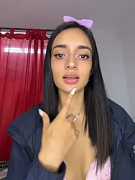 Snapshot of leilani_X chatting on 04.29.26 leilani X online show from 04.29.26