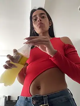 Snapshot of leilani_X chatting on 05.14.26 leilani X online show from 05.14.26