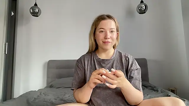 Snapshot of alyrasun chatting on 07.18.26 alyrasun online show from 07.18.26
