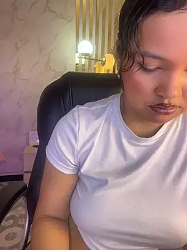 Snapshot of Catalinaa01 chatting on 05.20.26 Catalinaa01 online show from 05.20.26