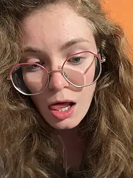 Hii Adel online show from 04.05.26