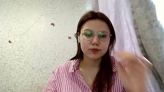 Aurora Breeze online show from 04.20.26