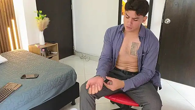 MrAdonis  online show from 04.11.26