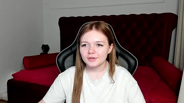 Snapshot of ElinaVale chatting on 06.11.26 ElinaVale online show from 06.11.26