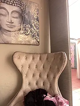 Cloe pink1 online show from 04.14.26