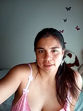 Snapshot of BettyBoo_w chatting on 05.01.26 BettyBoo w online show from 05.01.26