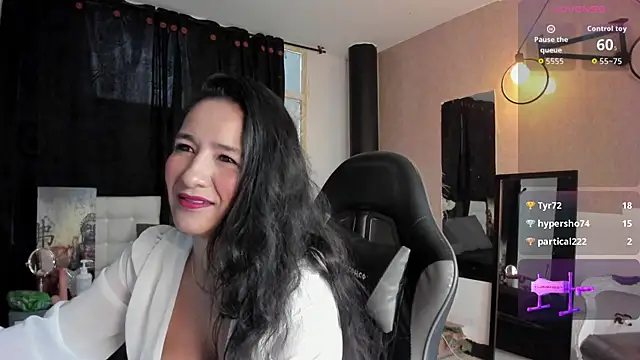 Snapshot of Vicky_Angeel chatting on 06.25.26 Vicky Angeel online show from 06.25.26